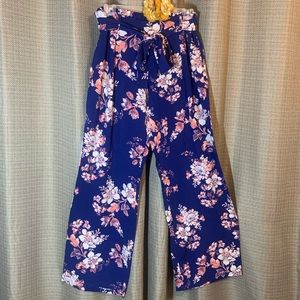 ⭐️ 3/$30 ⭐️ - Wide-Leg Floral Pants with Belt